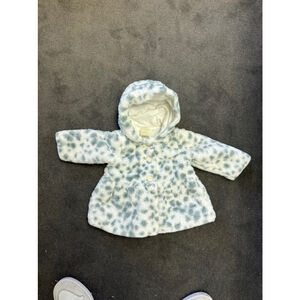First impression leopard white grey soft coat size 6-9 m